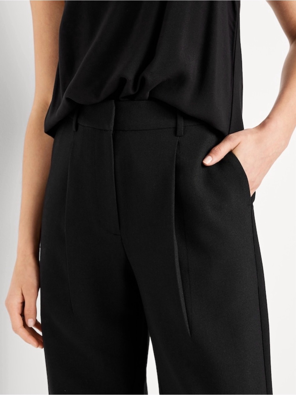 NEVER WORN Old Navy Extra High-Waisted Taylor Wide Leg Trouser Pants Medium - Picture 2 of 4
